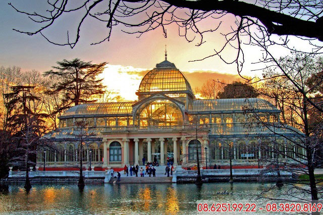 Cung điện Palacio de Cristal, nơi thu hút nhiều lượt khách du lịch ở Madrid